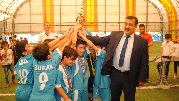 Oğuzhan İlkokulunda sınıflar arası halı saha futbol turnuvası düzenlendi.