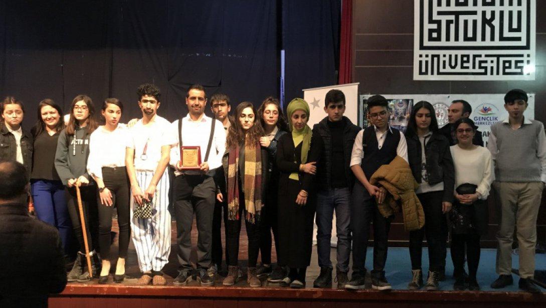 Nusaybin Anadolu Lisesi Tiyatroda Mardin İl ikincisi oldu