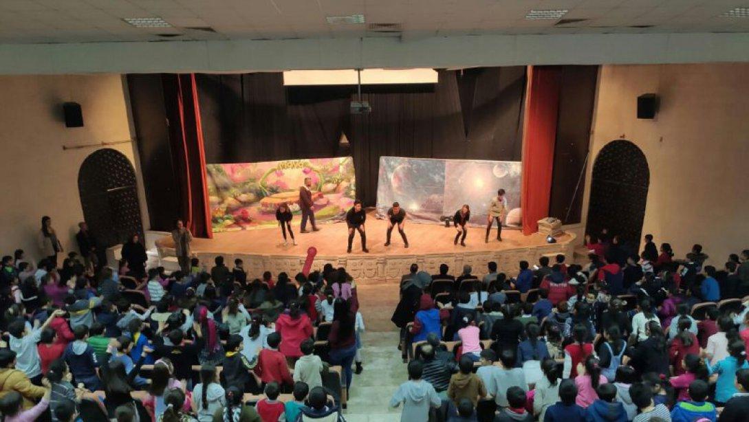 Minik öğrencilere Çevre Bilinci Müzikali ve Tiyatro Gösterisi Yapıldı.