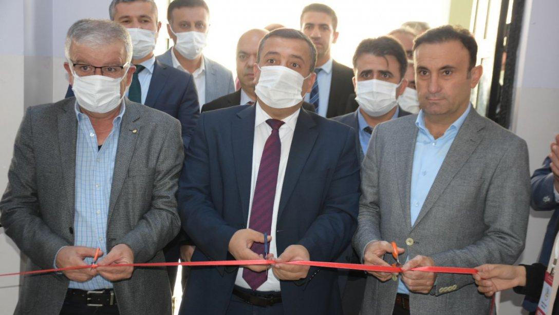Nusaybin Zeynelabidin Anadolu İmam Hatip Lisesi'nde, TÜBİTAK Bilim Fuarı Açılışı Yapıldı.