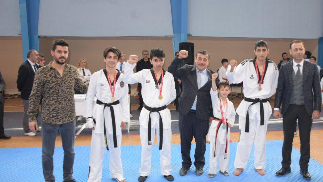Okullar Arası Yapılan İl Finalleri Taekwondo Müsabakasında İlçemiz Birinci Oldu.