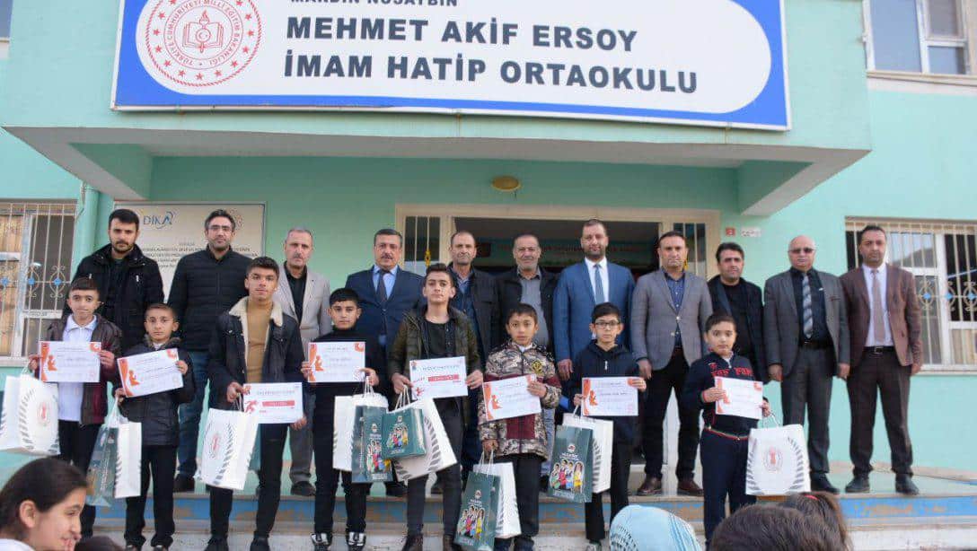 Mehmet Akif Ersoy İmam Hatip Ortaokulunda Derece Yapan  Öğrencilere Ödülleri Verildi.