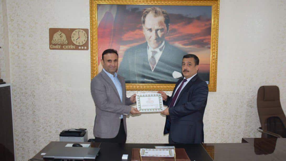 Nusaybin Halk Eğitimi Merkezi Müdürlüğüne Hem Teşekkür Belgesi Hem de Başarı Belgesi Verildi.