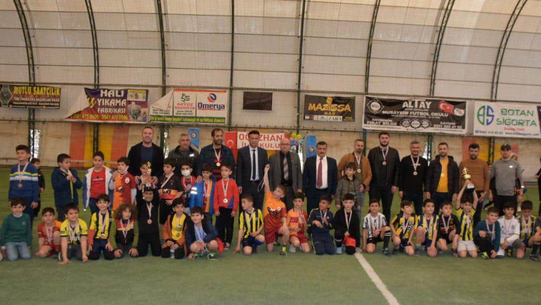 İlçe Millî Eğitim Müdürümüz Sayın Ümit ÇETİN, Oğuzhan İlkokulu Tarafından Düzenlenen Sınıflar Arası Halı Saha Futbol Turnuvasına katıldı.