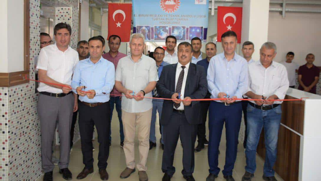 Nusaybin Anadolu Lisesi ve Nusaybin El-Biruni Mesleki ve Teknik Anadolu Lisesinde 'Tübitak-4006 Bilim Fuarı' Açılışı Yapıldı.