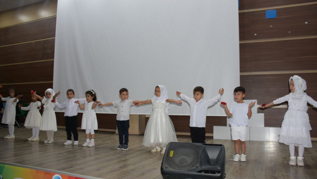 Nusaybin 15 Temmuz Şehitleri İmam Hatip Ortaokulunda Mevlid-i Nebi Haftası Münasebetiyle Program Düzenlendi.