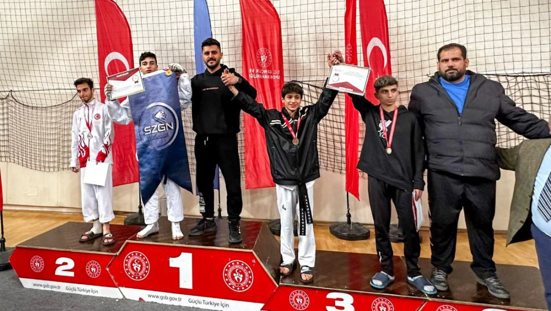 Nusaybin Gazi Anadolu Lisesi Öğrencilerimiz Taekwondo Türkiye Yarı Finallerinde Başarılara İmza Attılar.