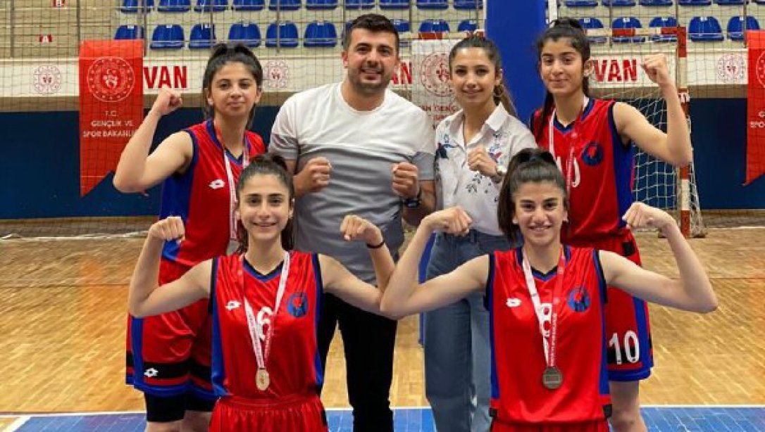 Nusaybin Gazi Anadolu Lisesi Kız Basketbol Takımı Türkiye Finallerinde