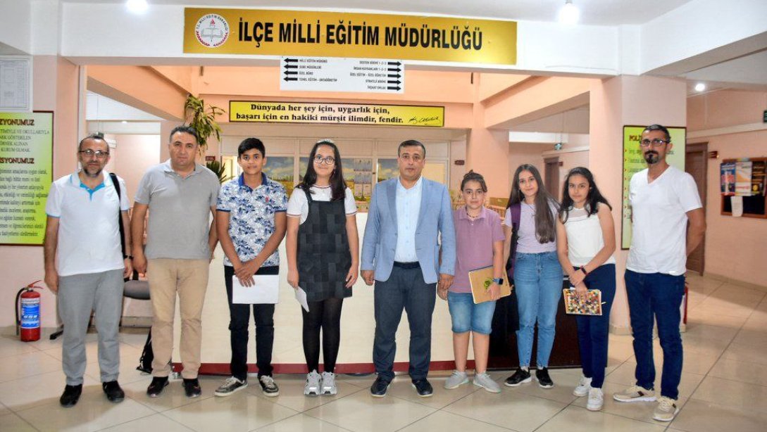 Nusaybin Bilim ve Sanat Merkezi öğrencilerimiz, İlçe Milli Eğitim Müdürümüz Sayın Ümit ÇETİN ile Röportaj Gerçekleştirdiler.