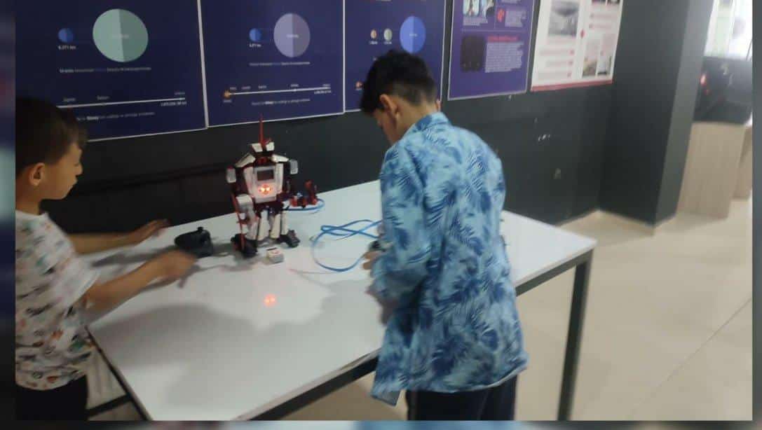 Öğrencilerimiz Robotik Kodlama ve STEM Atölyelerinde