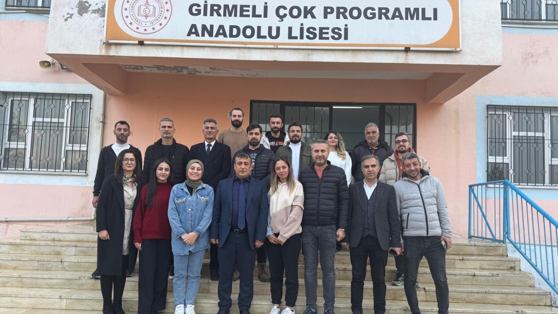 İlçe Milli Eğitim Müdürümüz Sayın Ümit ÇETİN ve  Şube müdürümüz Sayın Abdurrahman KELEŞ, Girmeli Çok Programlı Anadolu Lisesini ziyaret ederek okulda yürütülen faaliyetleri inceledikten sonra öğretmenlerle kısa bir değerlendirme toplantısı yaptı.