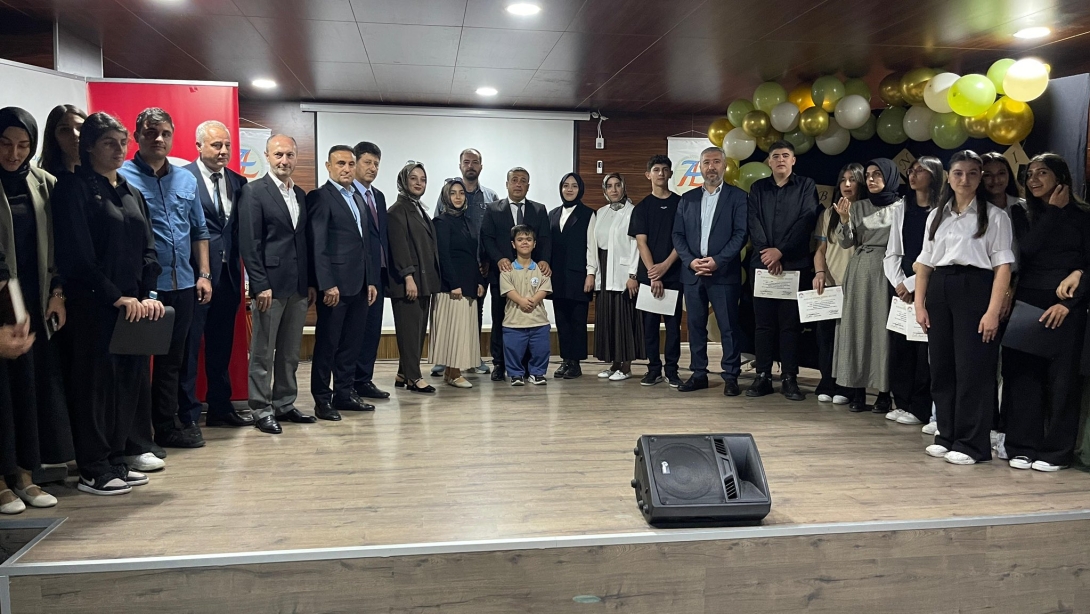 Zeynelabidin Anadolu İmam Hatip Lisesi tarafından düzenlenen anlamlı Kur'an-ı Kerim'e Geçiş Töreni, öğrenciler, öğretmenler ve velilerin yoğun katılımıyla gerçekleştirildi.